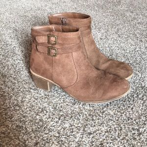 American Eagle booties